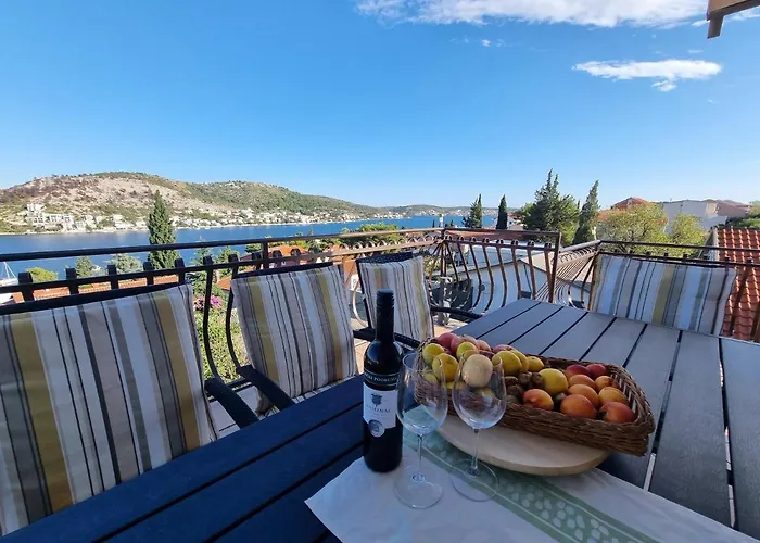 Vedrana 아파트 로고즈니차